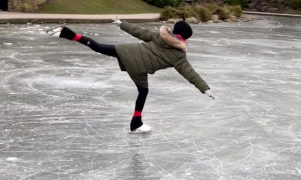 Skaters on Greenhead Park lake as water freezes for ‘first time since 1889’