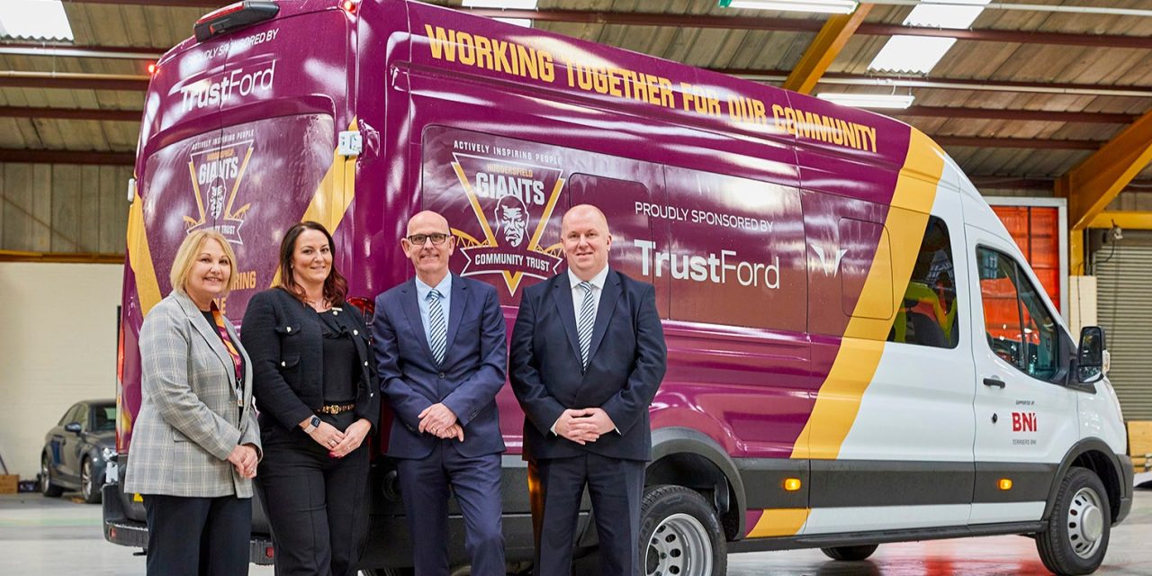 TrustFord and Venari team up with Huddersfield Giants Community Trust to provide new minibus
