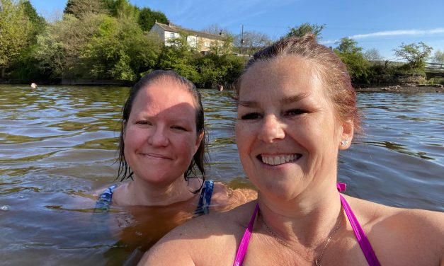 How wild water swimmers queued up at Sparth Reservoir to take the plunge to raise money for Eden Smith’s cancer treatment