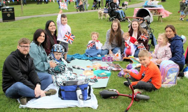 16 great pictures from the Big Lunch in Greenhead Park and the beacon lighting at Castle Hill – how Huddersfield celebrated the Queen’s Platinum Jubilee