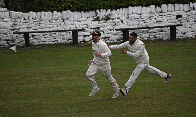 Resurgent Scholes hammer out title warning in Huddersfield Cricket League Premiership