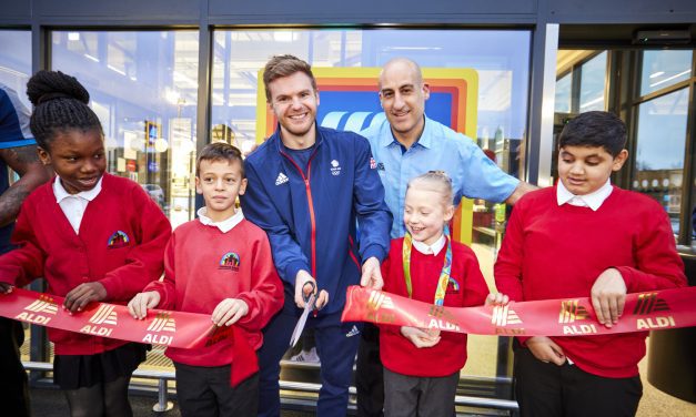 Badminton star Marcus Ellis opens new Aldi store with a little help from his friends