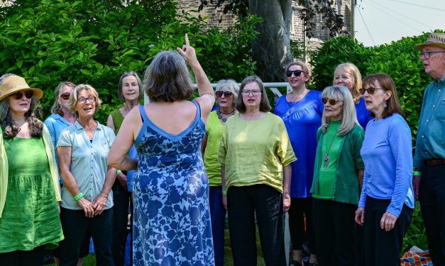 Far Cry Acapella and Carol Hodge to perform at an afternoon of music and cream teas at The Cowshed