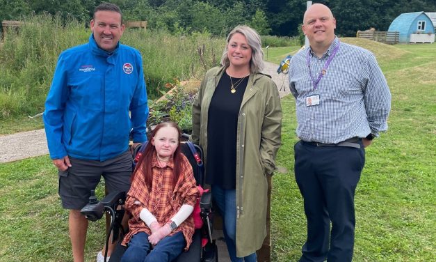 Legendary goalie helps Huddersfield hospice ‘net’ a brilliant new sensory garden