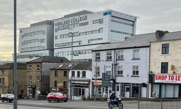 Kirklees College staff to go on strike at start of new term in dispute over pay