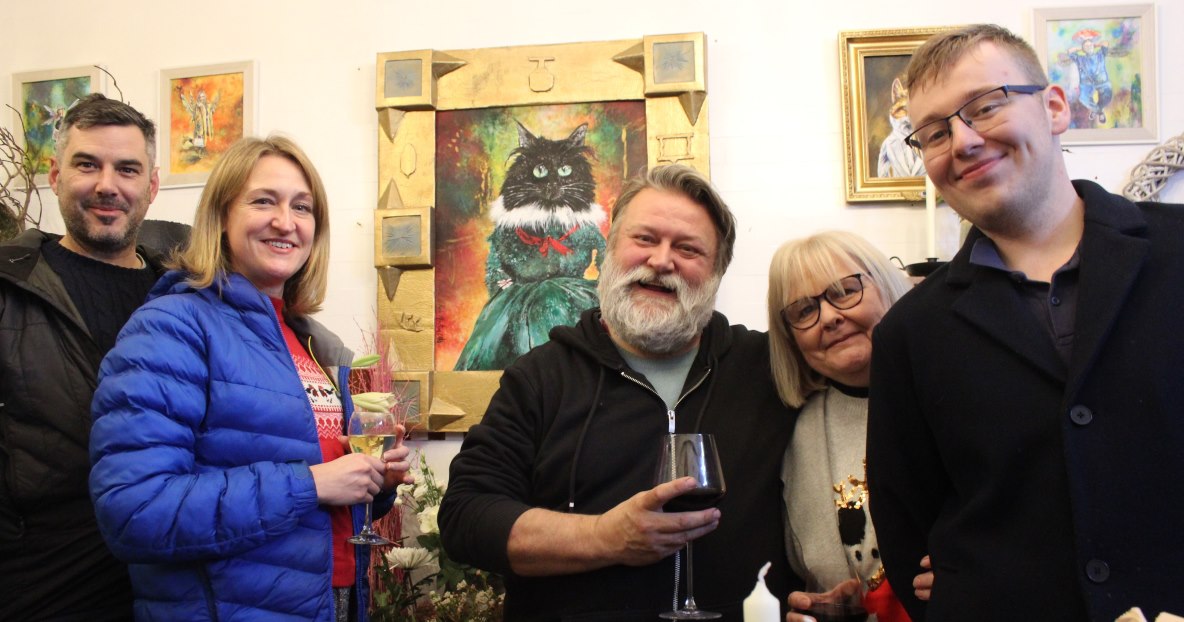 Portrait of Felix the Huddersfield Railway Station cat is centrepiece of art exhibition at new shop