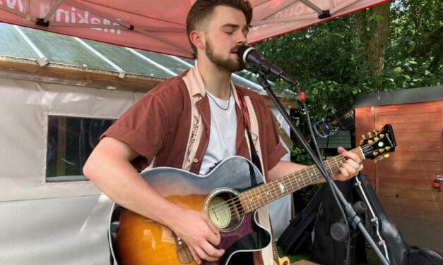 Huddersfield singer-songwriter James Leslie has starred in an award-winning film