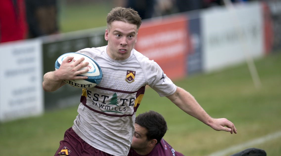 A double from flying wingman Fin Stewart helped Huddersfield RUFC to a third straight victory